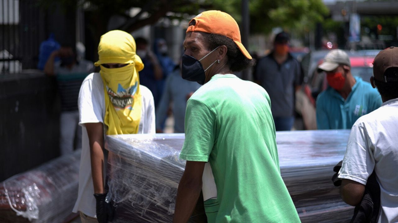 El curioso caso de mujer ecuatoriana que fue dada por muerta por covid-19 y que luego despertó
