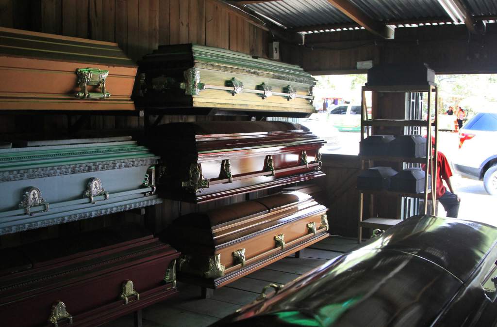 Personal de funerarias a la espera de salvoconductos para volver a trabajar