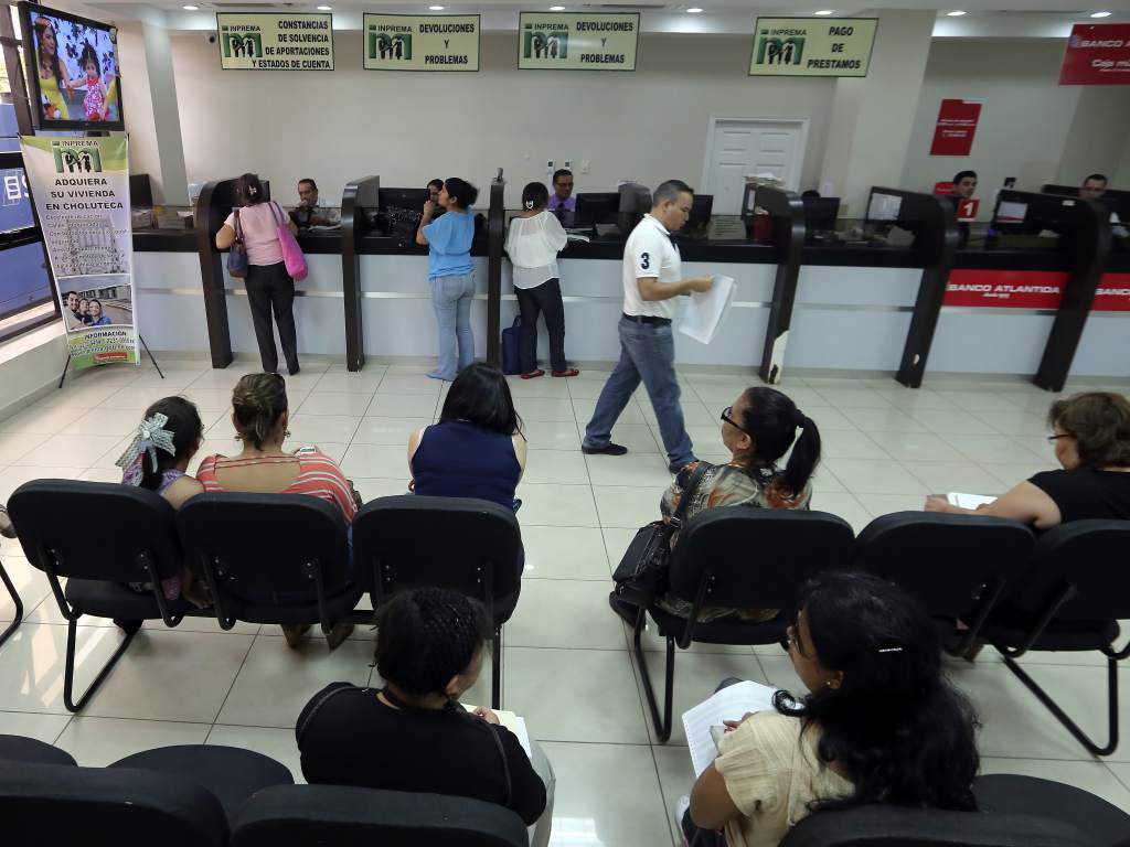 Imagen de Congreso podría analizar petición de docentes que piden abrir espacios solidarios