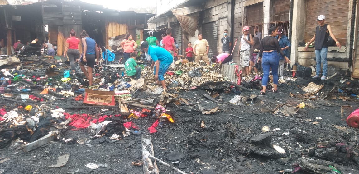 Así lucen los mercados Colón y San Isidro tras voráz incendio que consumió unos 400 puestos de venta