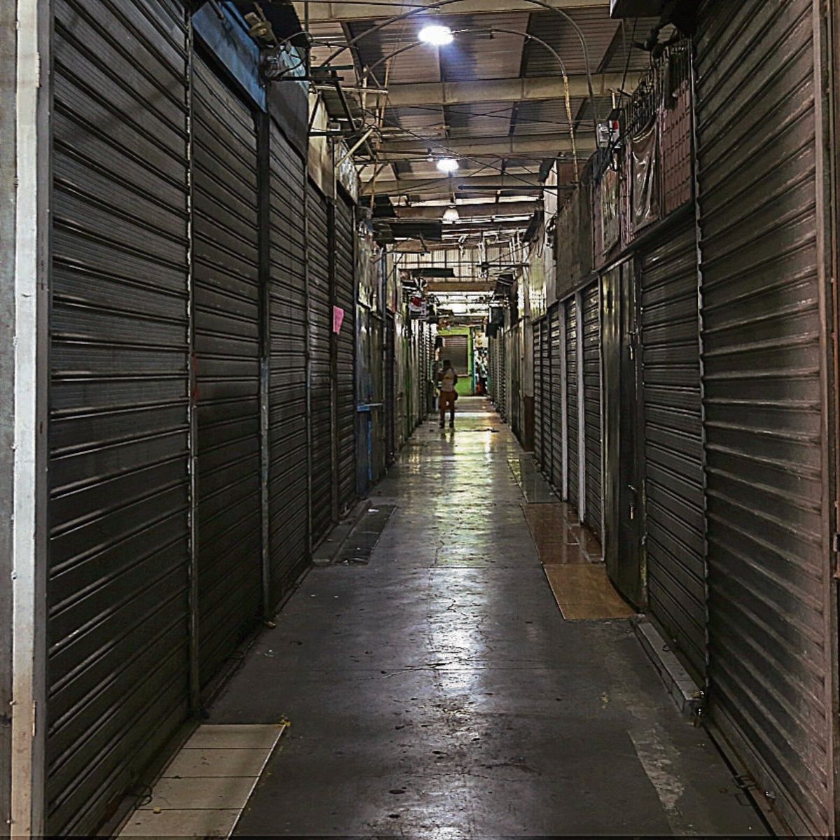 Imagen de Pese a que los negocios están cerrados, EEH sigue cobrando por el servicio eléctrico