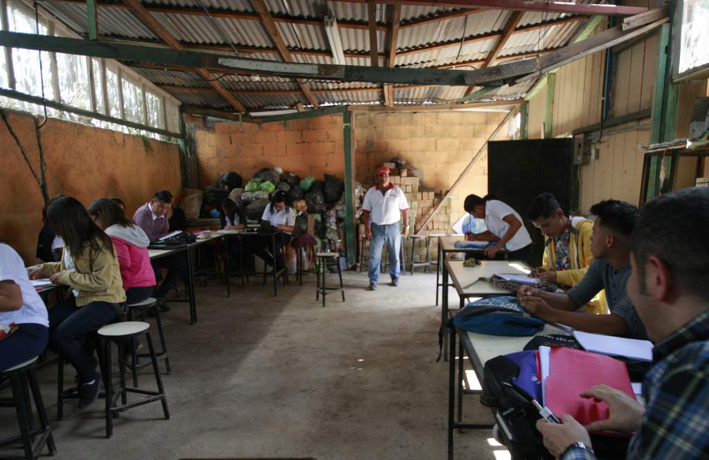 En la presente crisis: la mitad de los alumnos, los más pobres, están excluidos de actividad educativa en Honduras