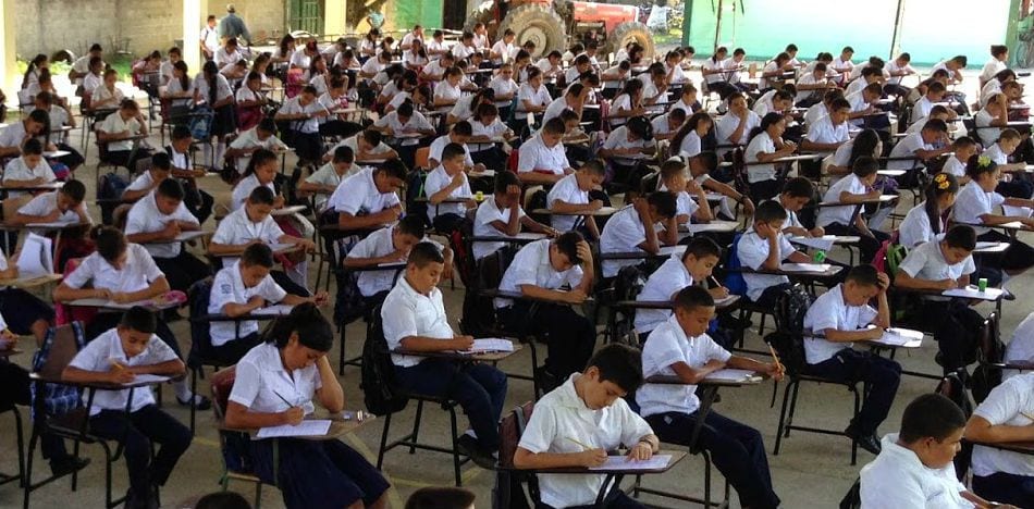 Imagen de Coronavirus: Cerca de 200 mil estudiantes se quedarán por fuera del sistema educativo debido al covid-19