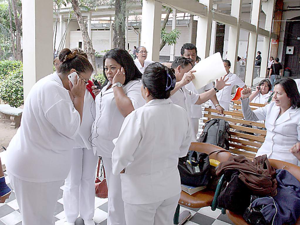 Piden no discriminar al personal de salud que atiende a pacientes con covid-19 en Honduras