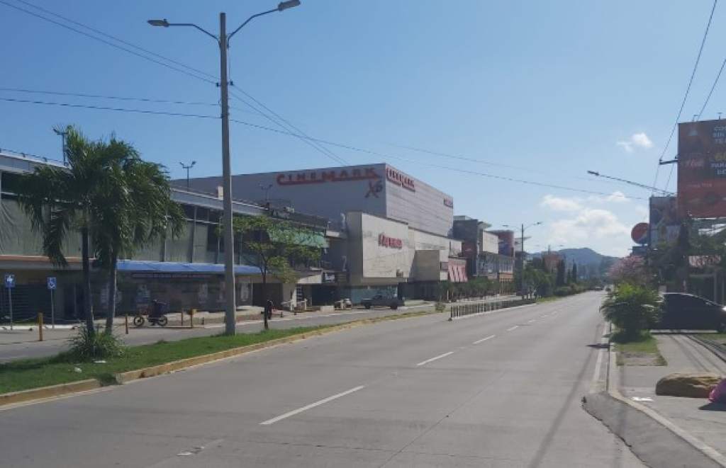 Empresarios y gobierno buscan salidas para que algunos negocios operen durante la cuarentena