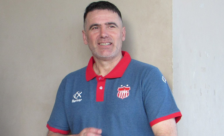 Fernando Araújo no regresaría al Vida tras marcharse a Uruguay