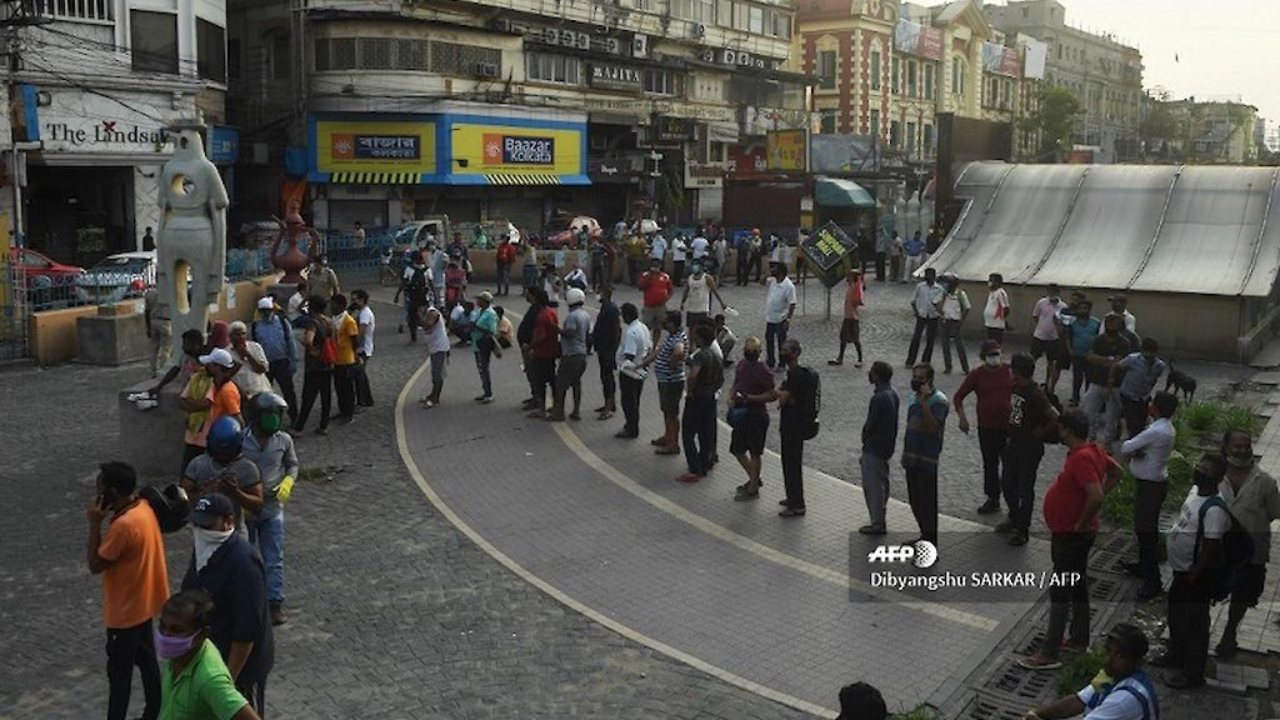India lanza sitio web para comprar alcohol y se cae en minutos por "fuerte fiebre" de clientes
