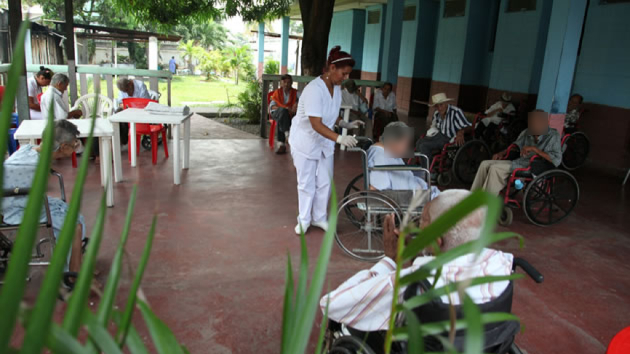 Al menos 16 adultos mayores contagiados de covid-19 en un asilo de San Pedro Sula