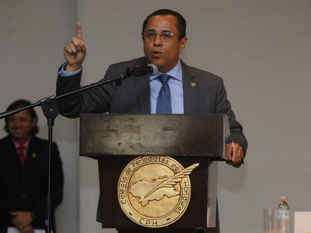 Presidente del Colegio de Periodistas de Honduras en contra de cadenas nacionales por ser una forma de control estatal en crisis por covid-19