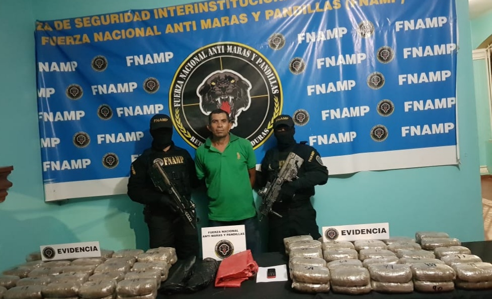 Con 100 paquetes de marihuana cae alias "El Sonrisa" en La Ceiba