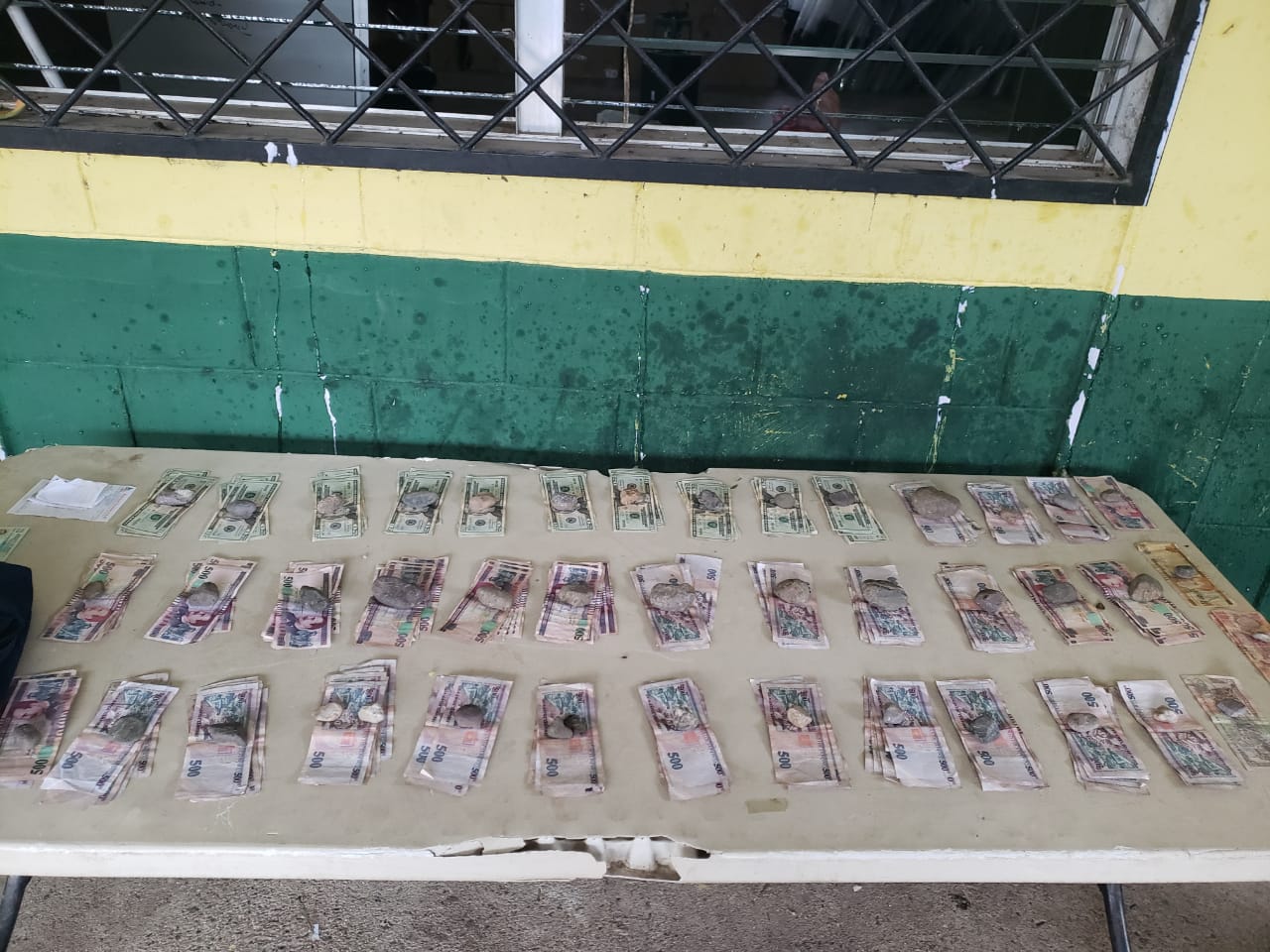 Decomisan droga y más de 137 mil lempiras en el interior de un vehículo en Colón