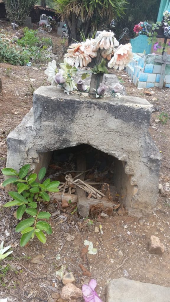 Las tumbas fueron abiertas.