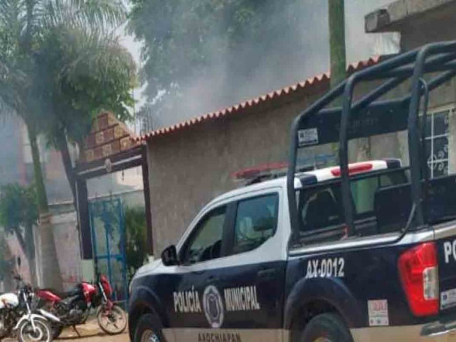 Imagen de Queman vivienda por vender alcohol adulterado en México