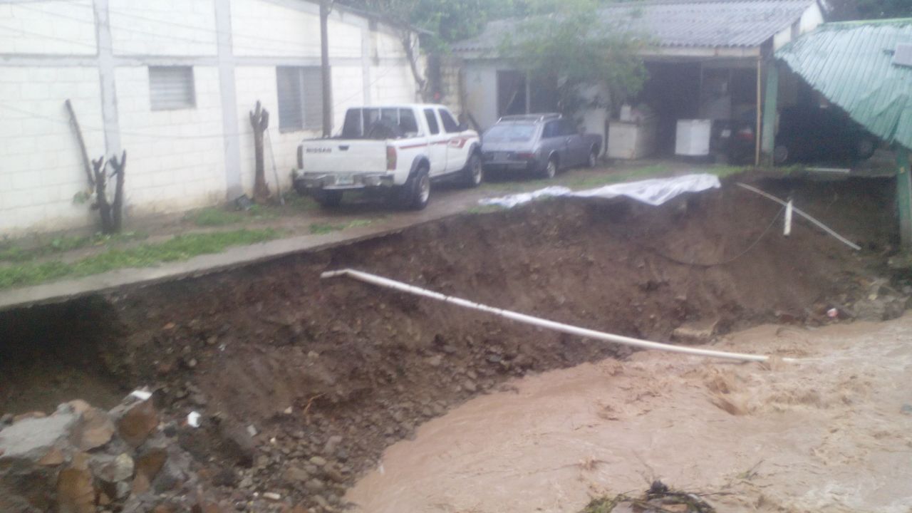 La colonia 3 de Mayo en alto riesgo por intensas lluvias