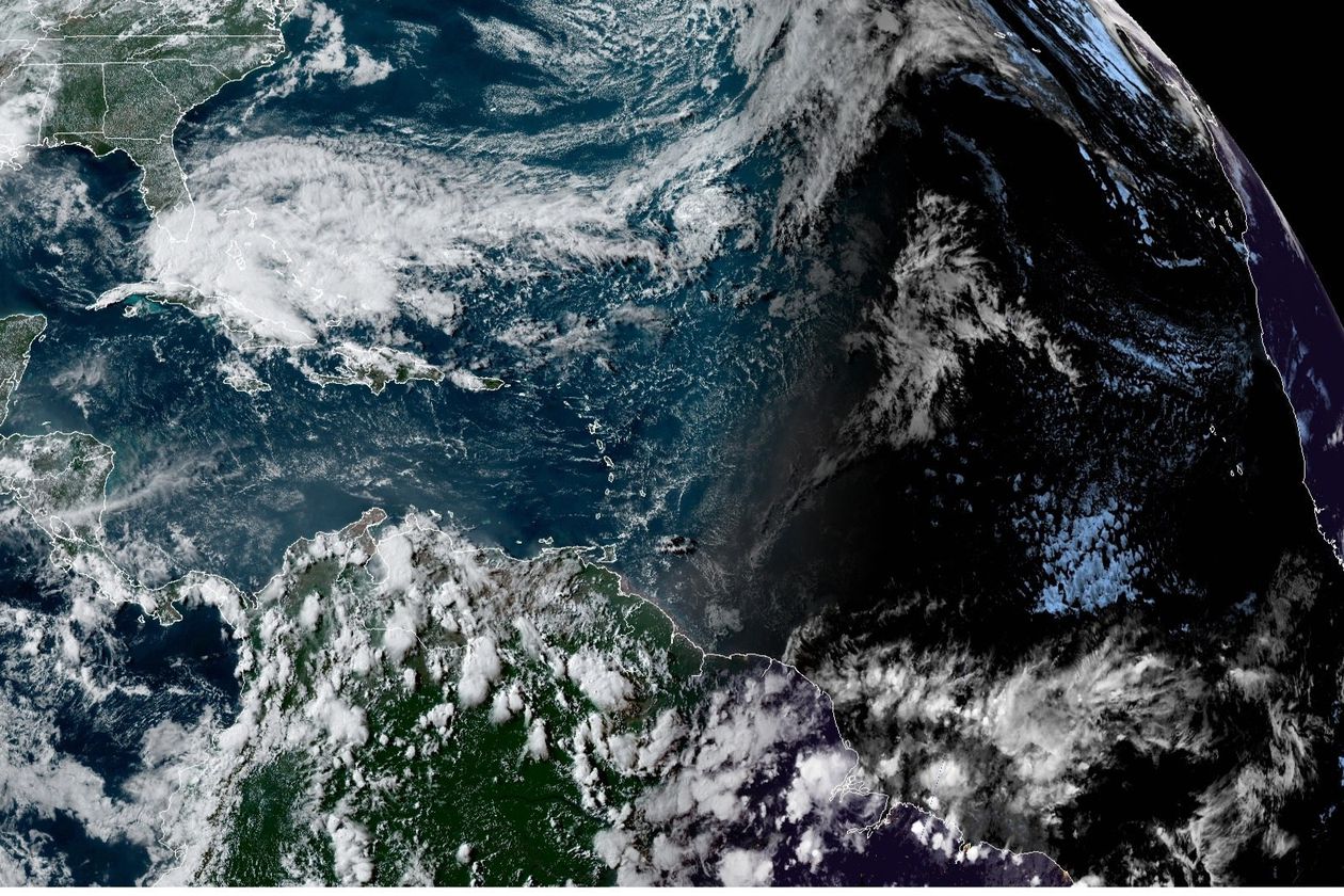 Arthur, la primera tormenta tropical se fortalece rumbo a Carolina del Norte