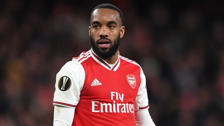 Lacazette en problemas