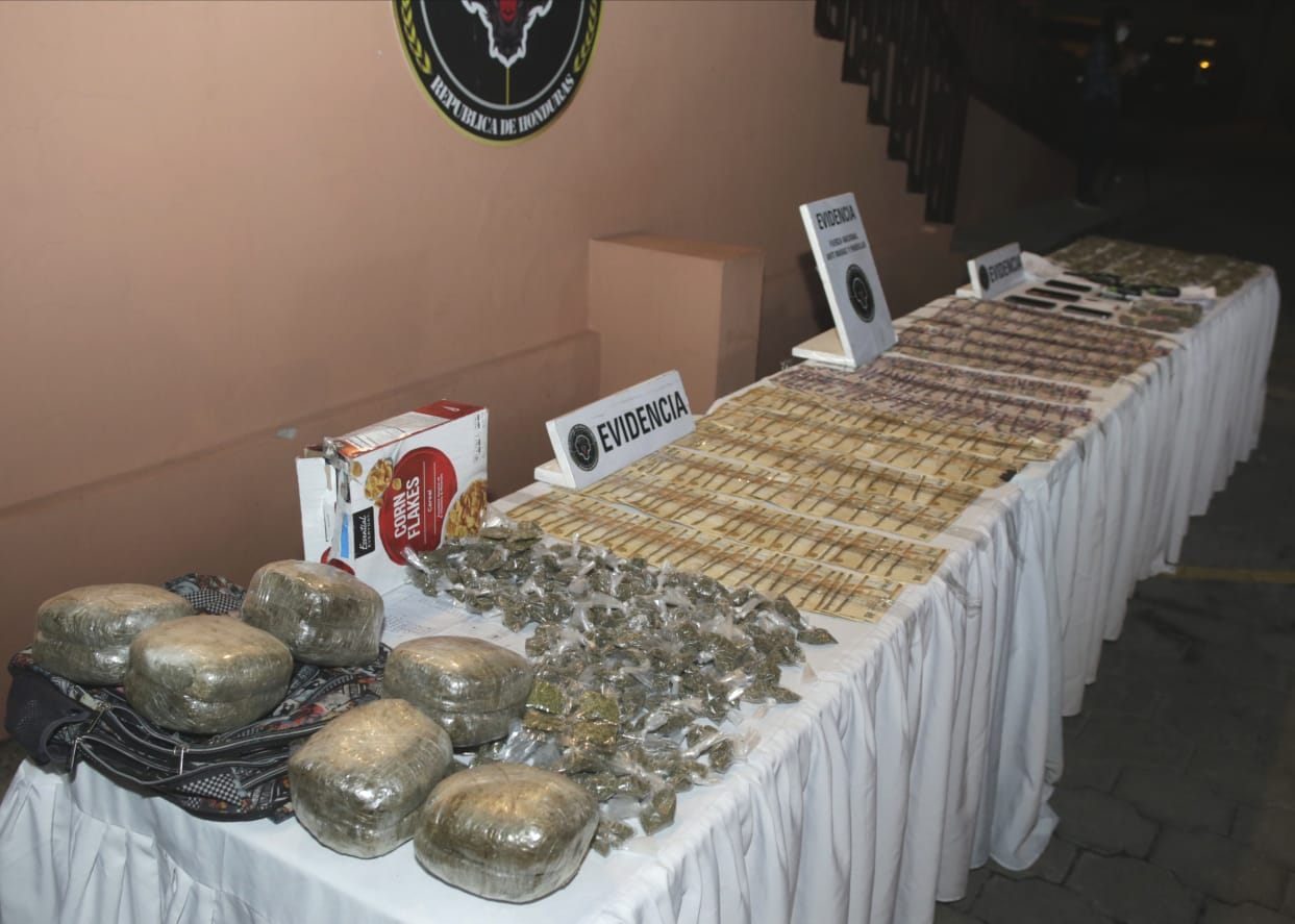 Caen tres mujeres con más de L 240 mil y varios paquetes con supuesta marihuana en Comayagüela