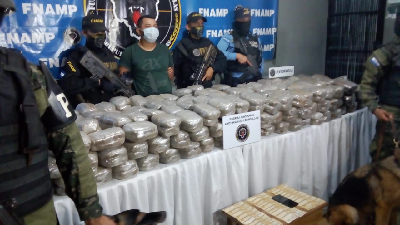 Imágenes: encuentran 600 libras de supuesta marihuana en el interior de un camión en San Pedro Sula