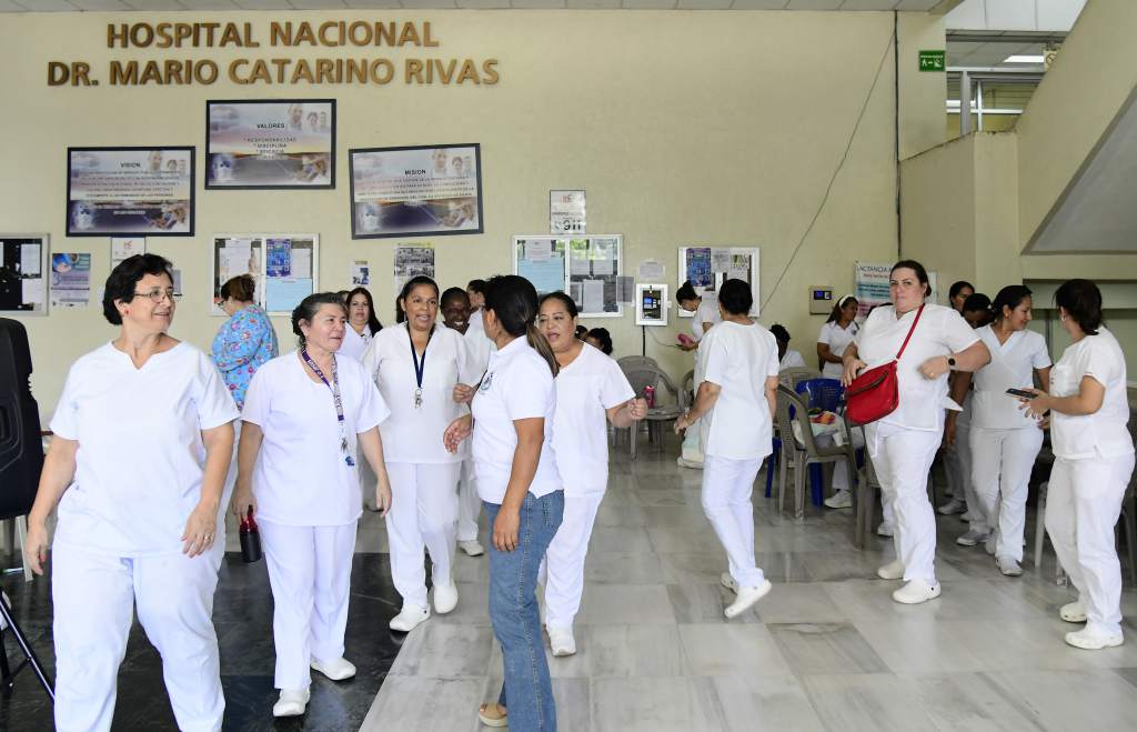 En medio del covid-19 y una ola de discriminación, se conmemora el Día Internacional de la Enfermera