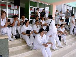 Enfermeras son sacadas a tiros de sus colonias por atender pacientes con coronavirus, asegura Josué Orellana