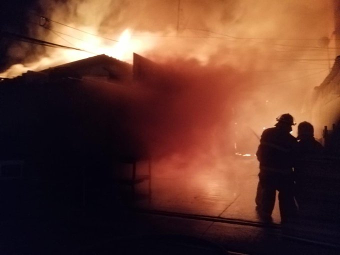 Voraz incendio consume unos once puestos en San Pedro Sula