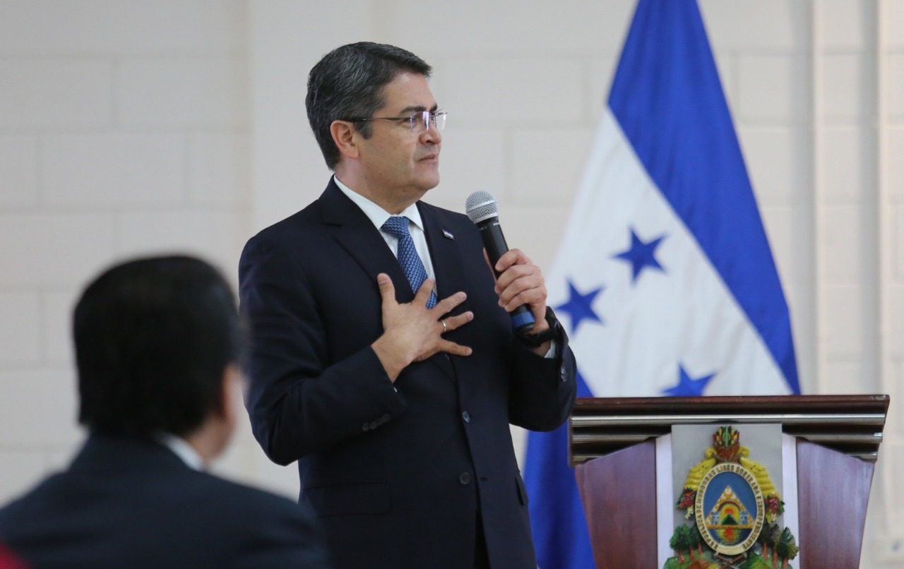 Presidente Hernández advirtió a los narcotraficantes que no les dará "tregua" en la lucha