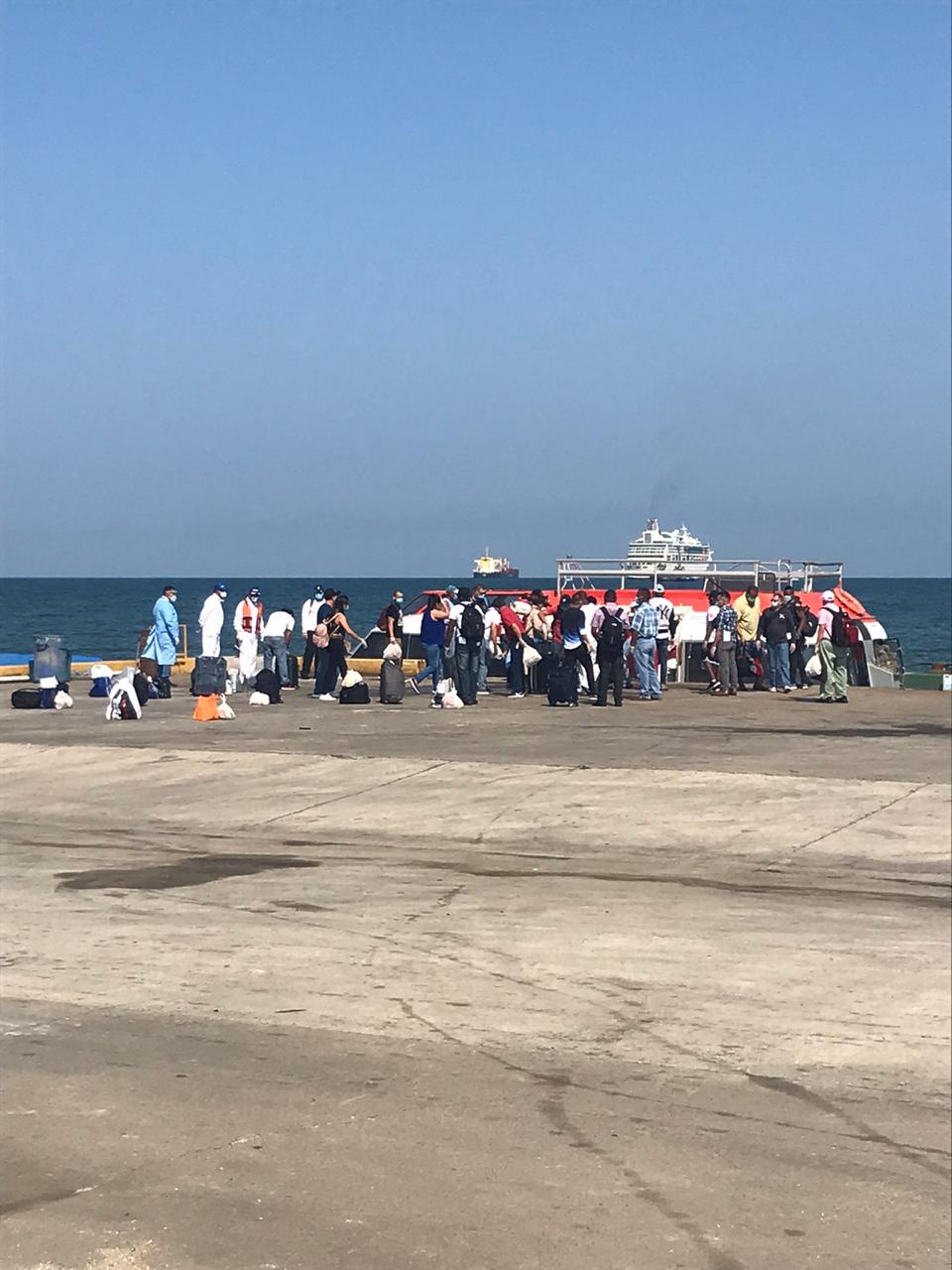 Llegan a Puerto Cortés casi 200 marinos hondureños que estaban varados en diferentes países