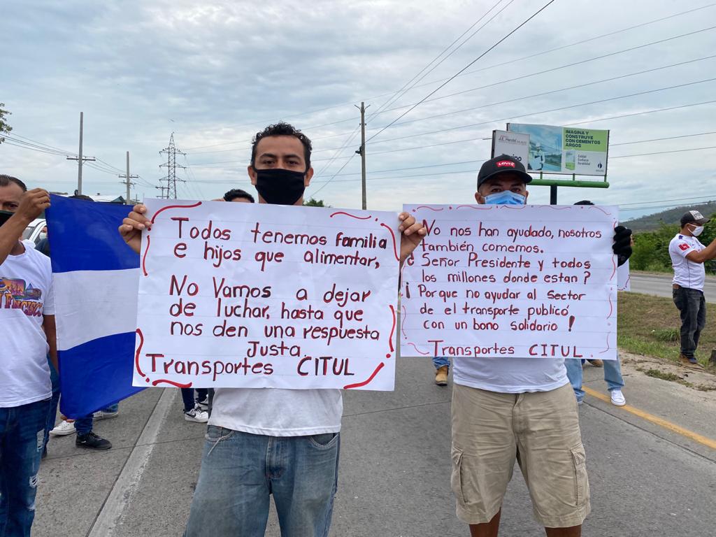 Taxistas realizan tomas a nivel nacional para exigir el reinicio de operaciones, pese al covid-19