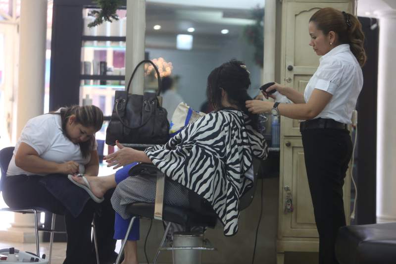 Imagen de Honduras iniciará reapertura de salones de belleza, barberías e iglesias