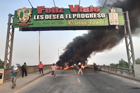 Conductores de taxis se toman entradas a El Progreso para exigir que los dejen trabajar