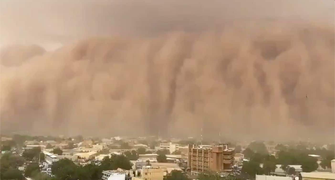 Vídeos: tormenta gigante de arena "se traga" la capital Níger