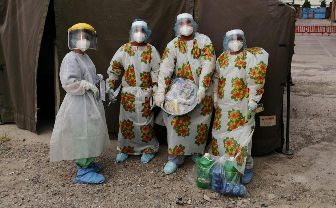 Honduras: confeccionan batas de plásticos para protegerse del coronavirus en el Hospital de Occidente