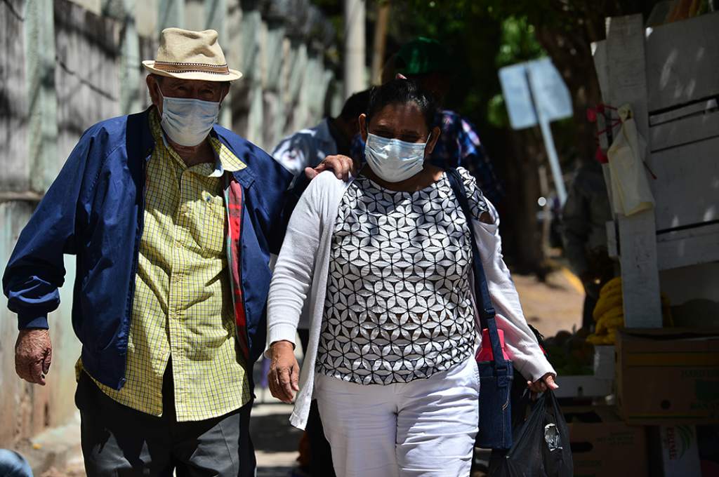 Unos 40 mil pacientes covid-19 circulan en Honduras sin haber sido detectados, según Colegio de Microbiólogos