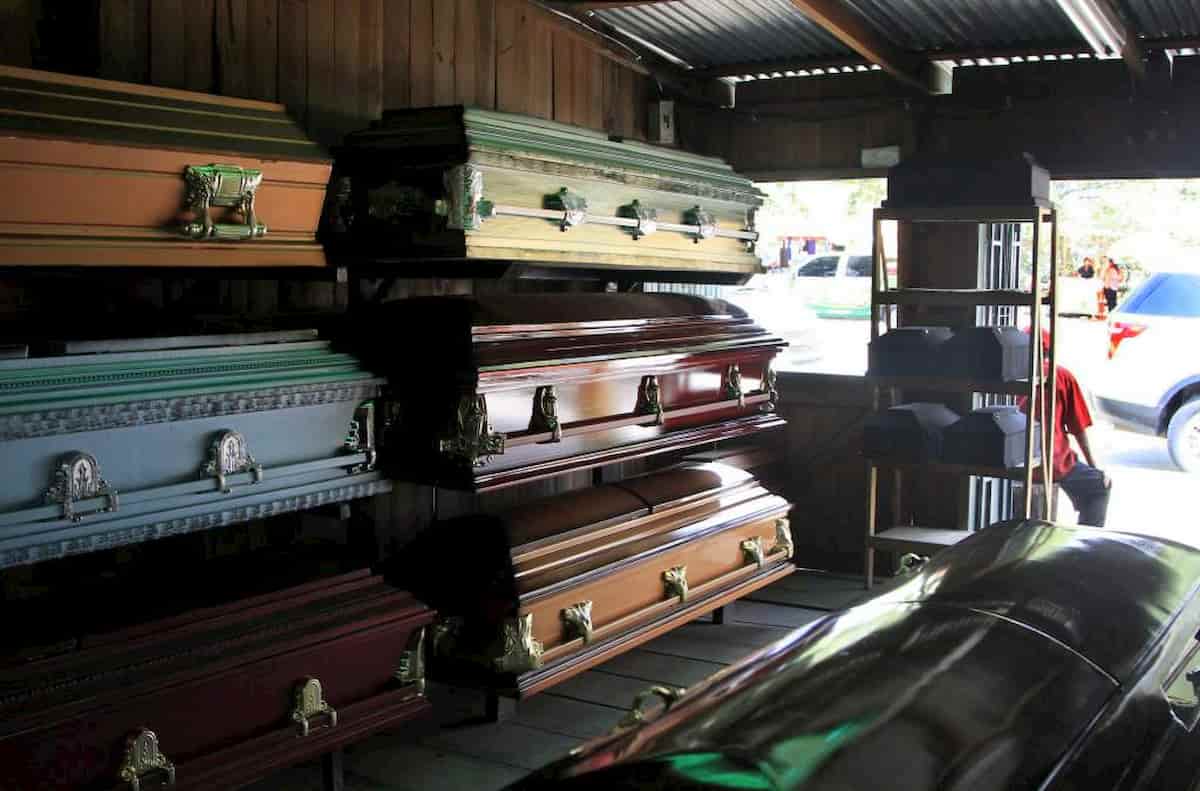 Muertes por covid-19 dispara la venta de ataúdes en la capital