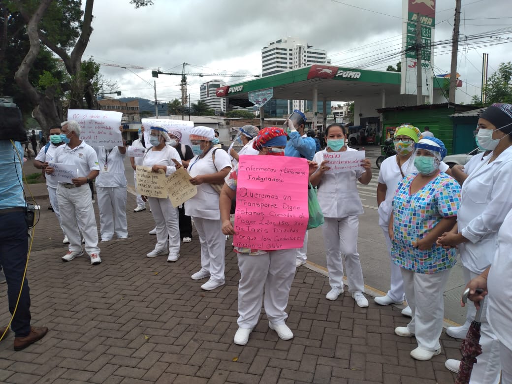 En plena pandemia, enfermeros auxiliares del Hospital San Felipe protestan por falta de equipo de bioseguridad
