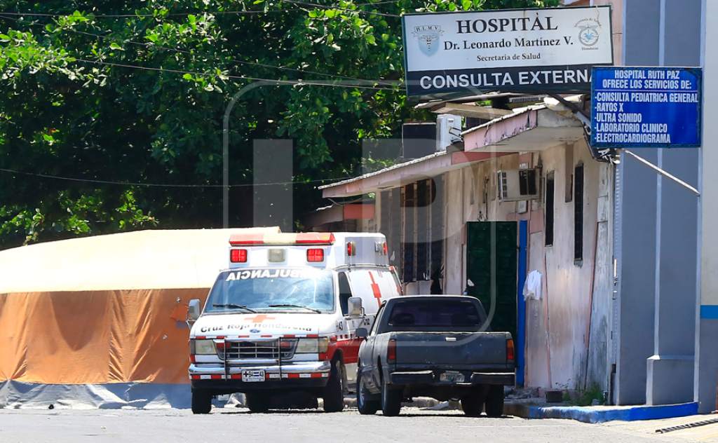 Sospechoso de covid-19 fallece afuera del Hospital Leonardo Martínez de San Pedro Sula