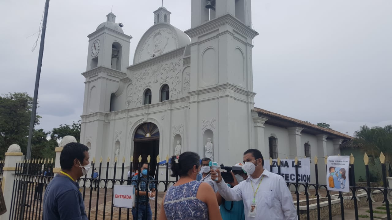 ¡En plena pandemia! Así fue el protocolo para poder asistir a la primera misa en la Parroquia de Gracias, Lempira