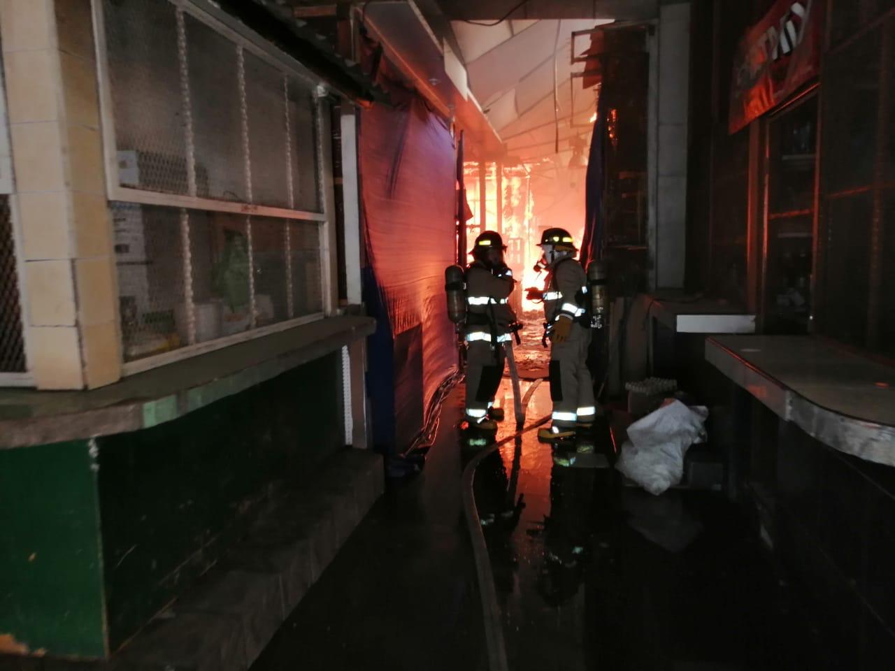 Pavoroso incendio consumió casi a su totalidad Mercado Guamilito en San Pedro Sula