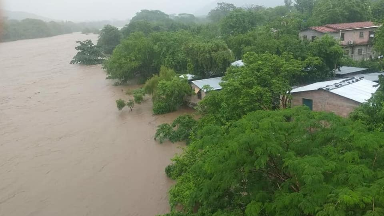 Imagen de Cuatro muertos y más de mil personas afectadas por fuertes lluvias en Honduras, según Copeco