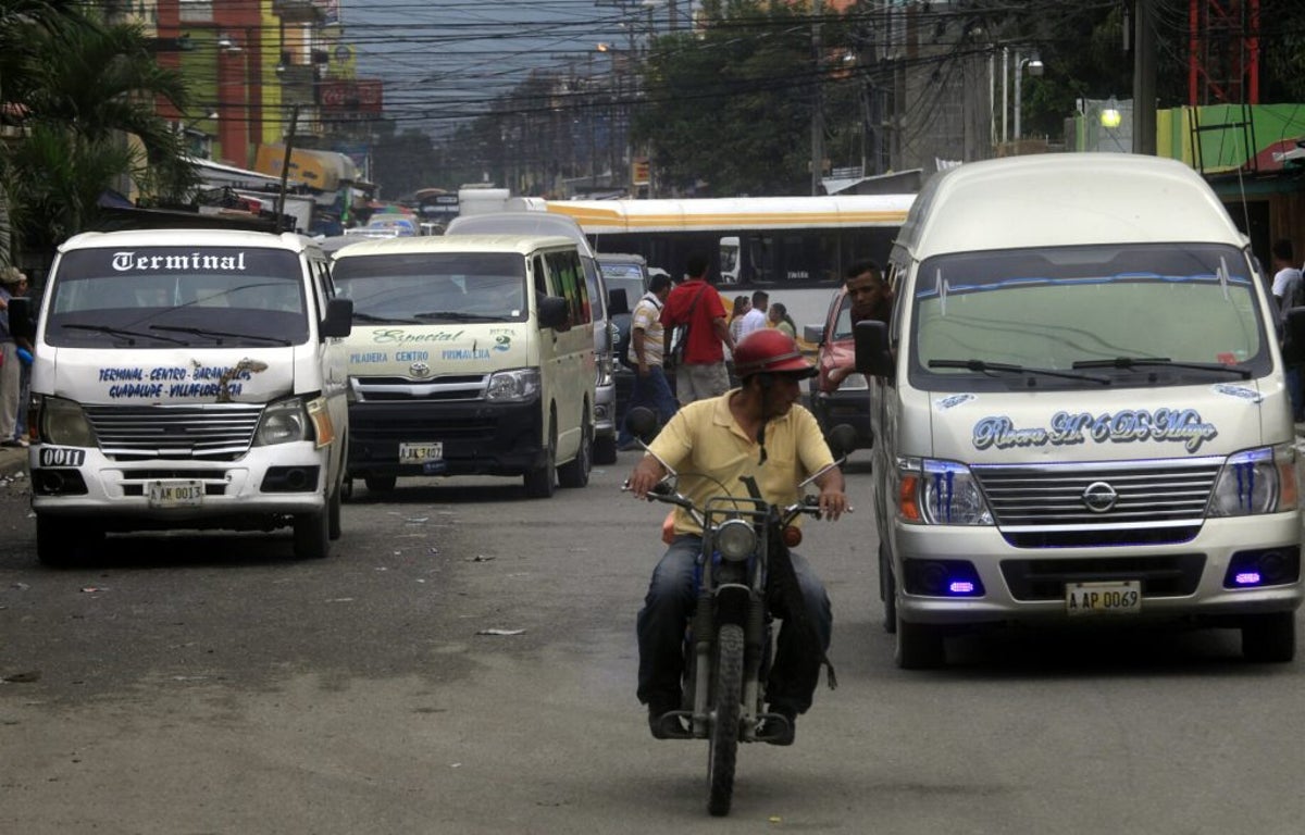 Transportistas de San Pedro Sula realizan una "protesta de hambre" y bloquean los principales bulevares