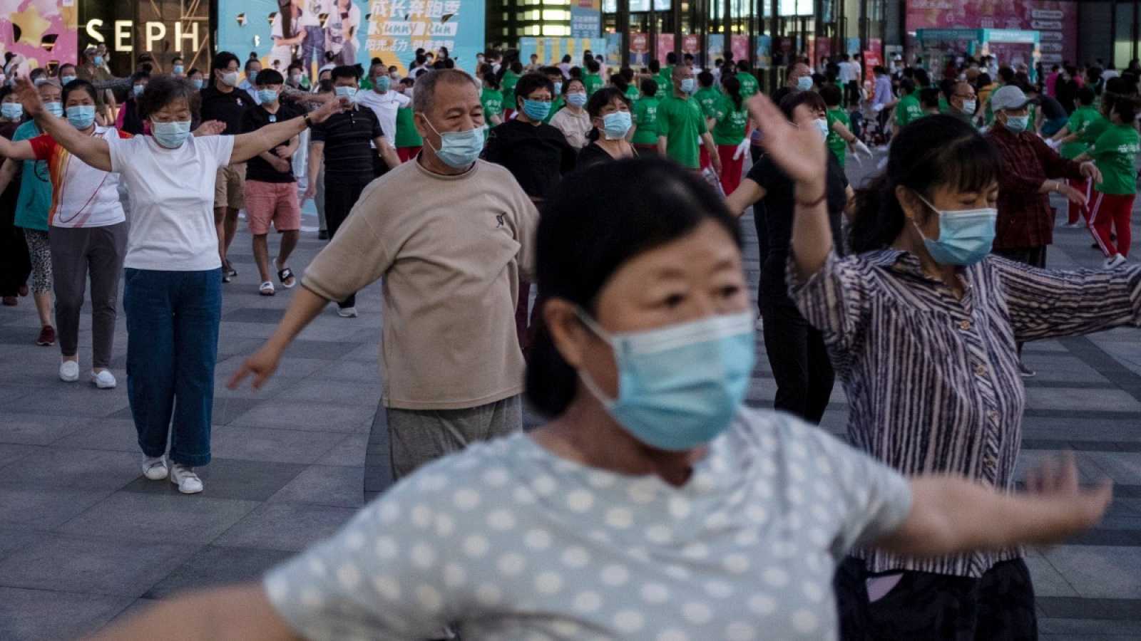 China vuelve al confinamiento por temor a rebrote de covid-19