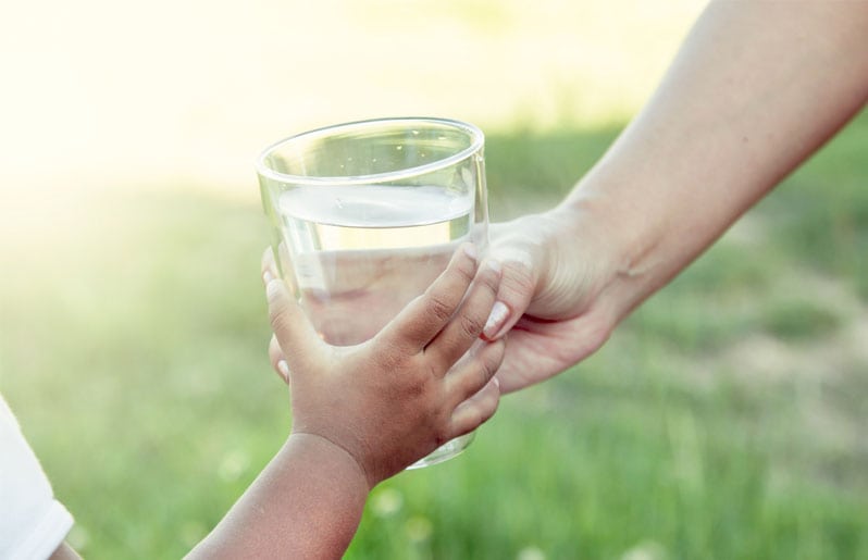 Niño de 11 años falleció luego que sus padres lo obligaran a beber agua durante varias horas