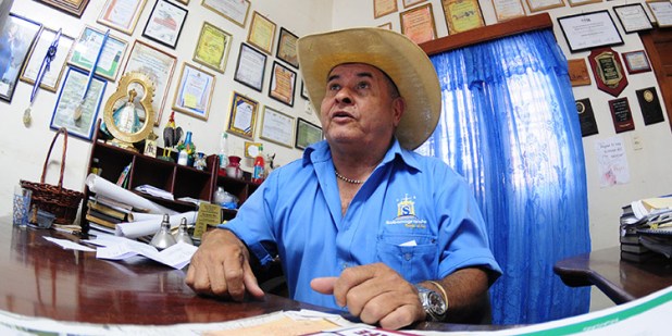 Alcalde de Sabanagrande: “me toca acudir al Hombre Araña y al Chapulín Colorado para que me auxilien”