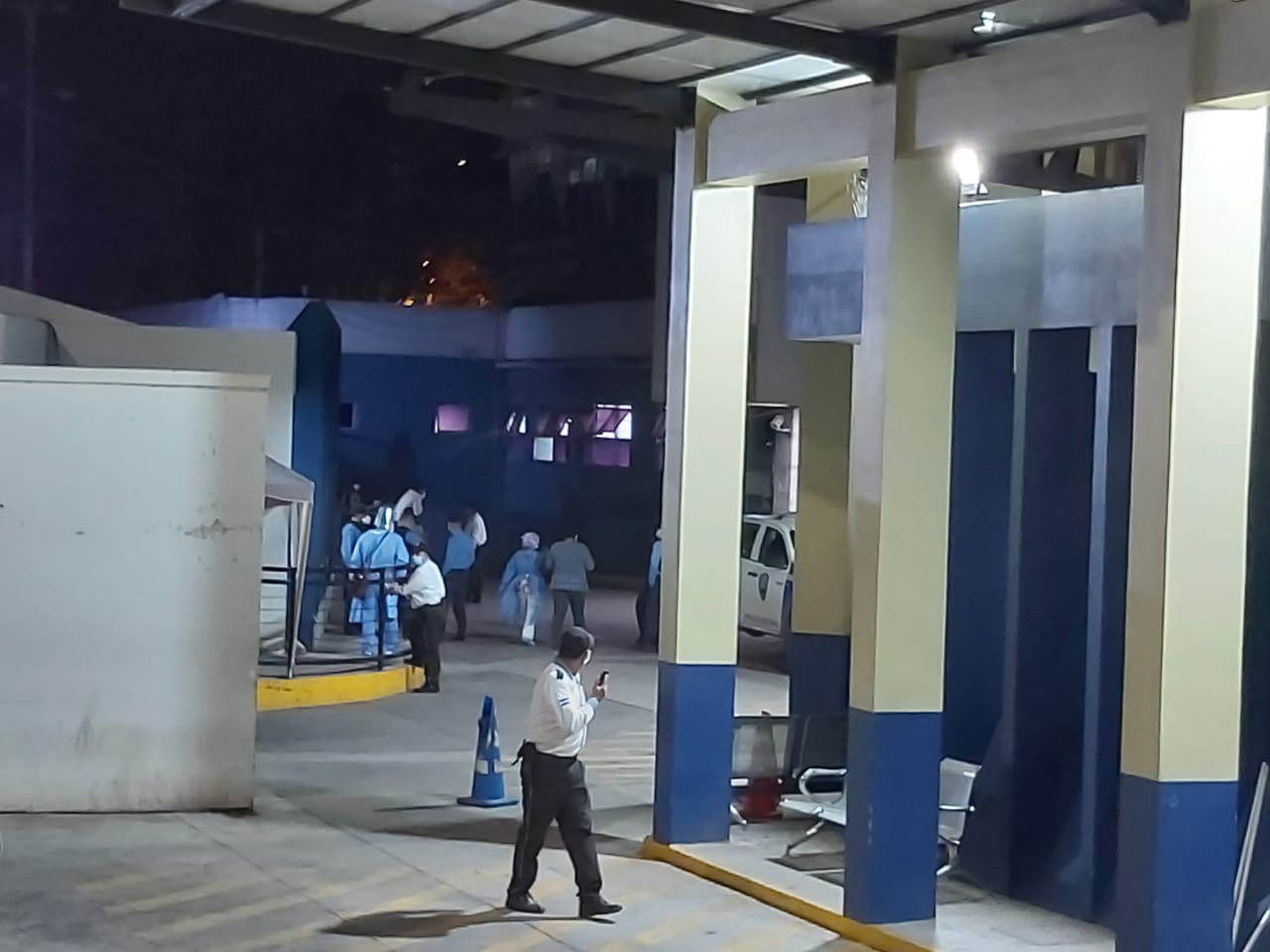 Balacera deja una mujer y un policía heridos en la capital hondureña