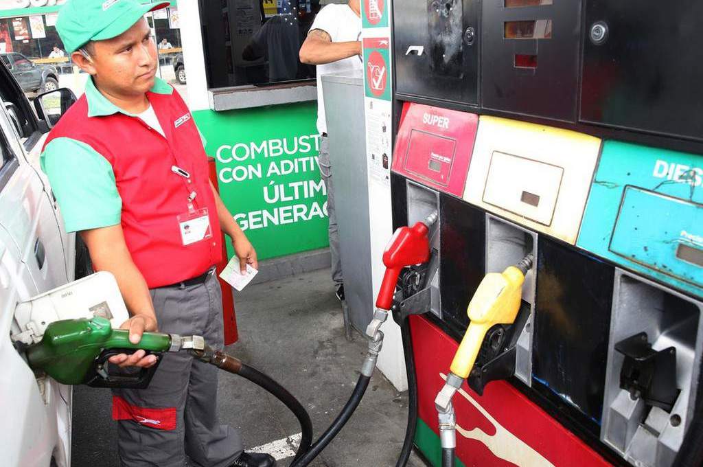 Más de un lempira subirá el precio de los combustibles en Honduras ¡Aquí su costo!