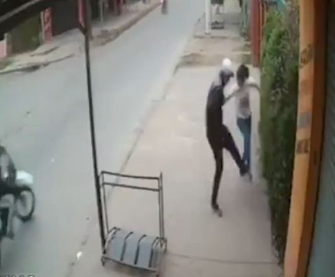 Mujer evitó que le robaran el celular ¡Lo que hizo te impactará!