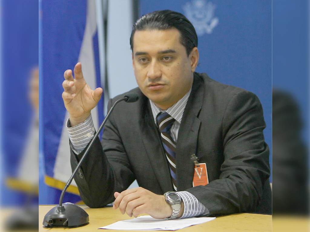 Trasciende renuncia del director de Invest-H Marco Bográn tras señalamientos por compra de hospitales móviles