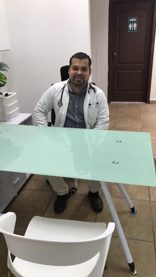 “Doctor WhatsApp”: Hondureño atiende gratuitamente luego de perder a familiares por covid-19