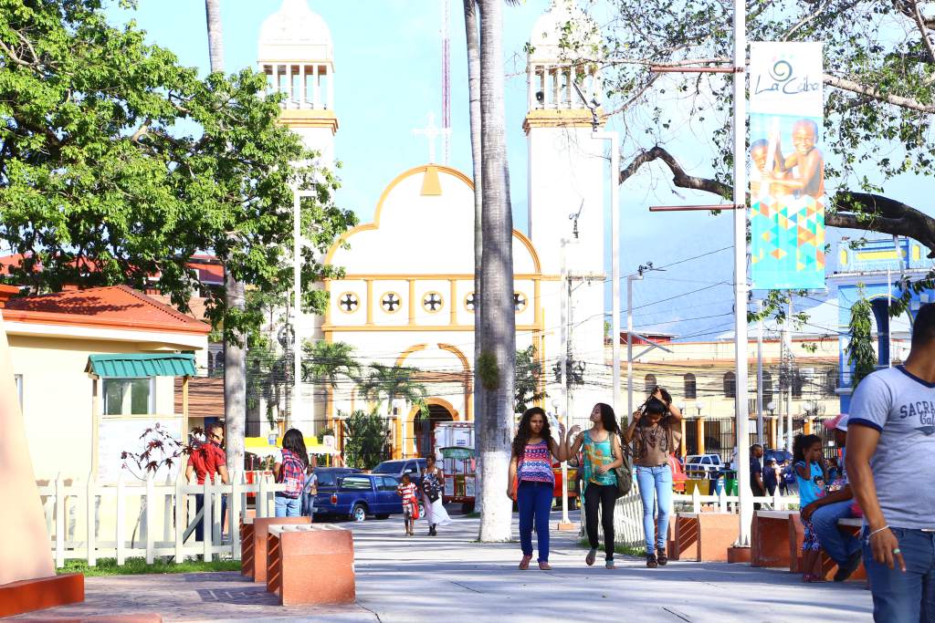 Alcalde de La Ceiba: “aquí no hay control, a la gente no le importa y hace fiestas”, pese a toque de queda por covid-19