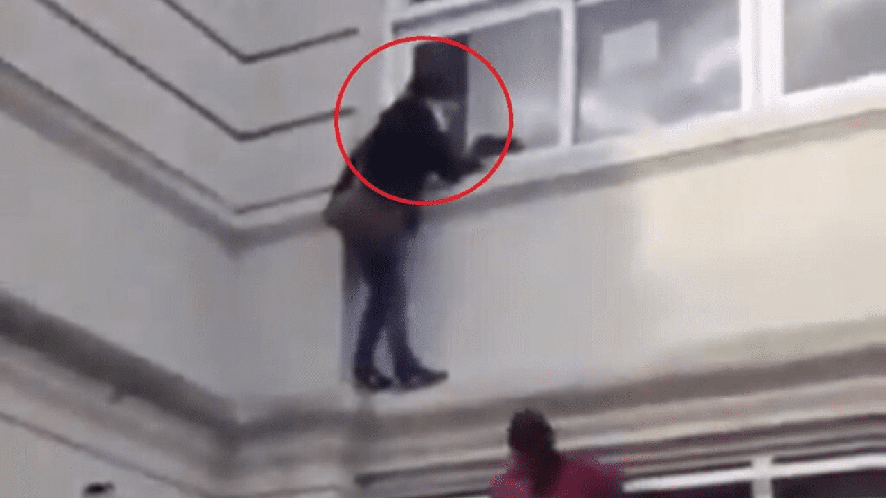 ¡Todo por amor! Mujer escala hospital para ver a familiar con coronavirus y el video causa asombro